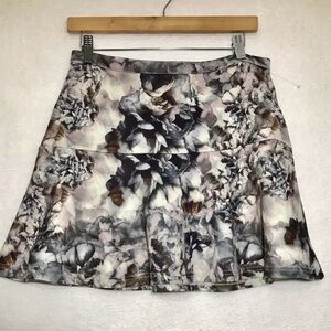 NWOT Dex Floral Skater/Scuba Skirt in Cream and Gray Floral L/G